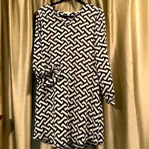 Like new Charming Charlie size L fully-lined black/white sheath